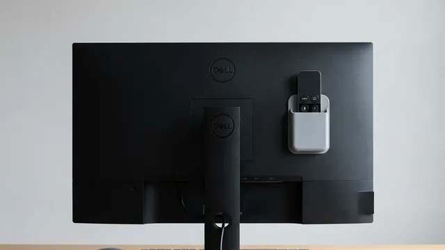 モニター裏が秘密基地に！SwitchやHDDを隠すVESAマウントホルダー